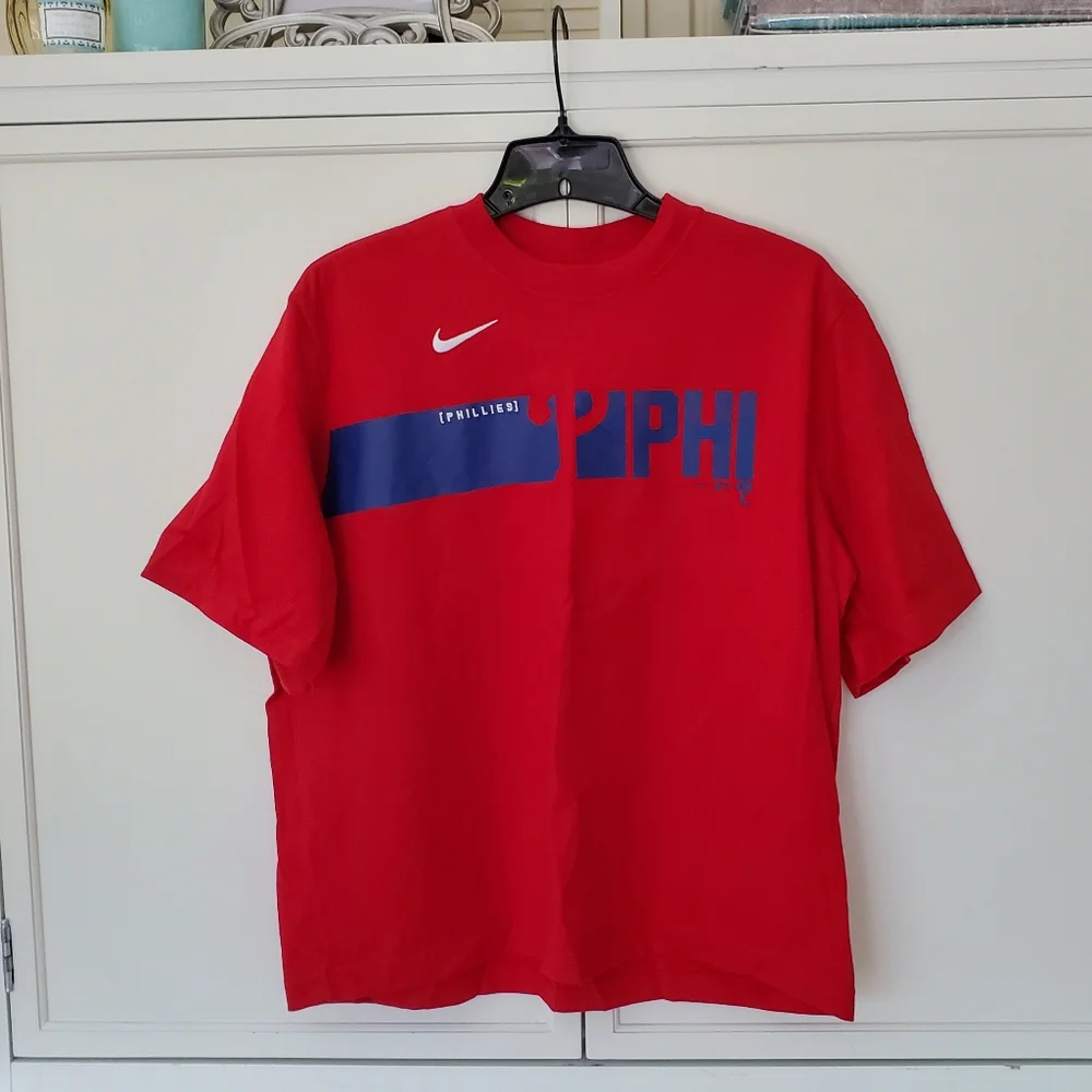NWT Phillies T-Shirt